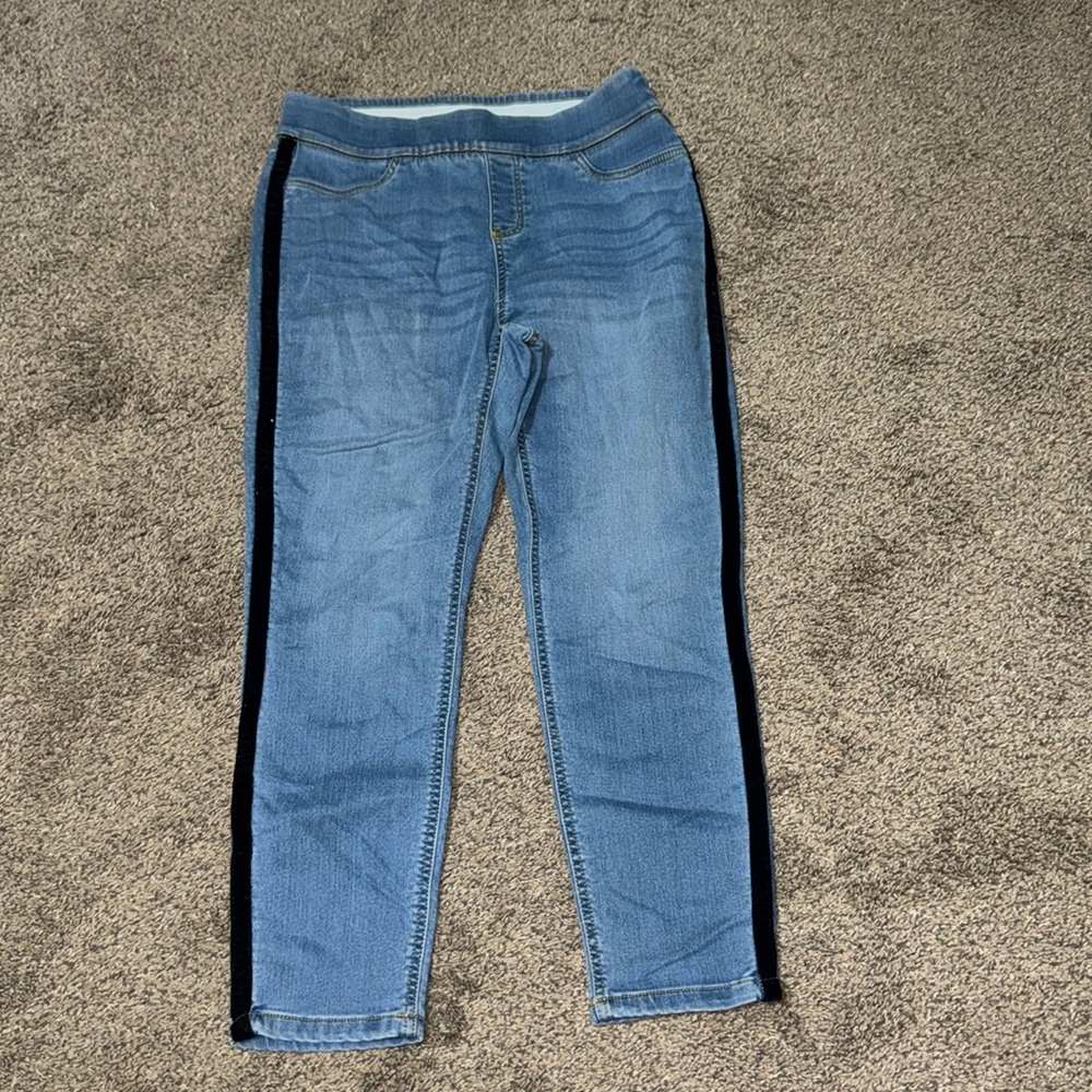 NWOT Denim and company pull on skinny jeans with velvet trim